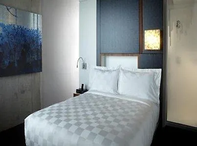Hotel Alt Montreal 3*,