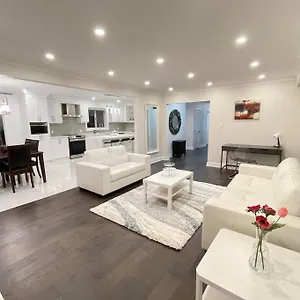 3-bedroom Modern Luxury In The Heart Of , Toronto Canada