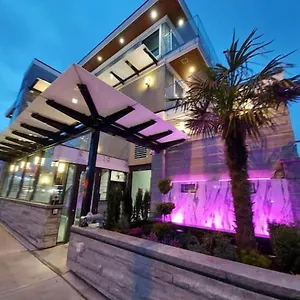Beautiful Bright 3 Bed Townhouse , Vancouver Canada