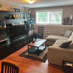 Cozy And Modern 3 Bedroom In Location! , Victoria Canada
