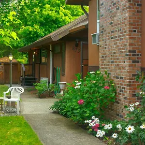 Coles Bay Vacation Retreat , North Saanich Canada